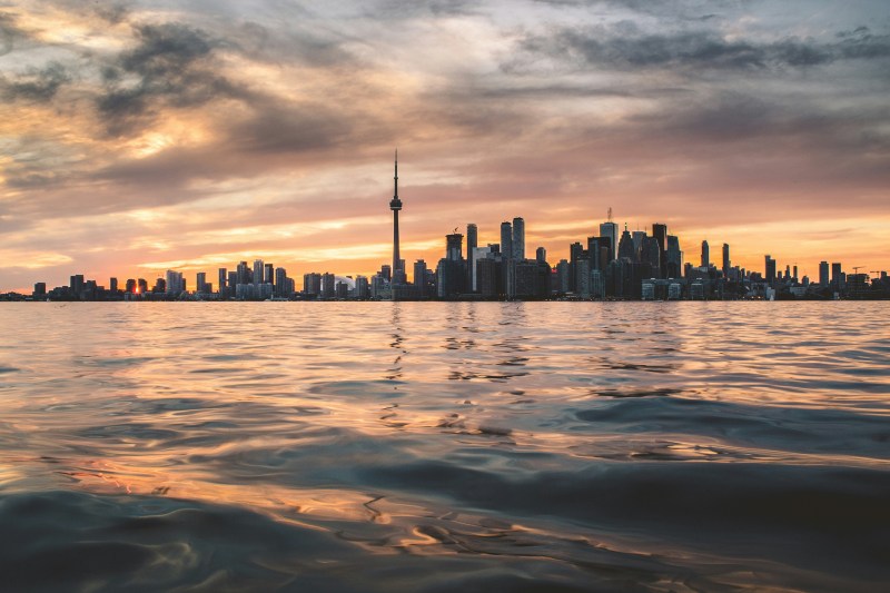 berkay-gumustekin-hRg1KL4-AUE-unsplash-toronto